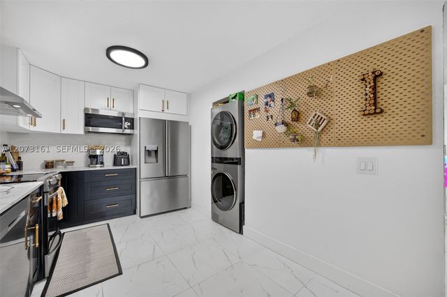 8490 SW 154th Cir Ct 411, Miami, FL 33193