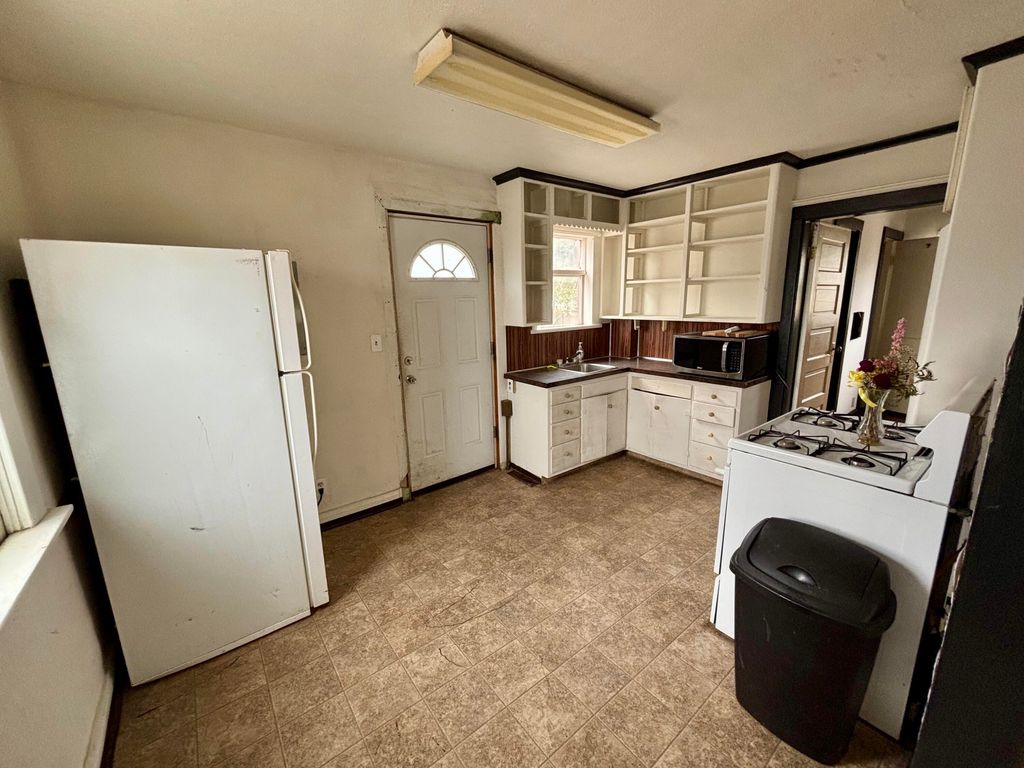 104 12th AVE, Havre, MT 59501 photo 5