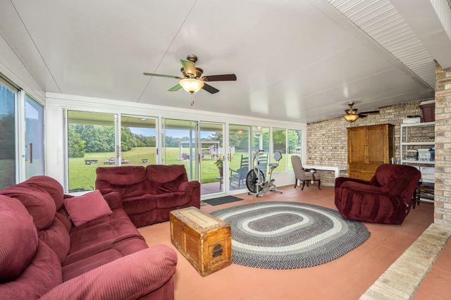 4330 River Ln, Milton, TN 37118