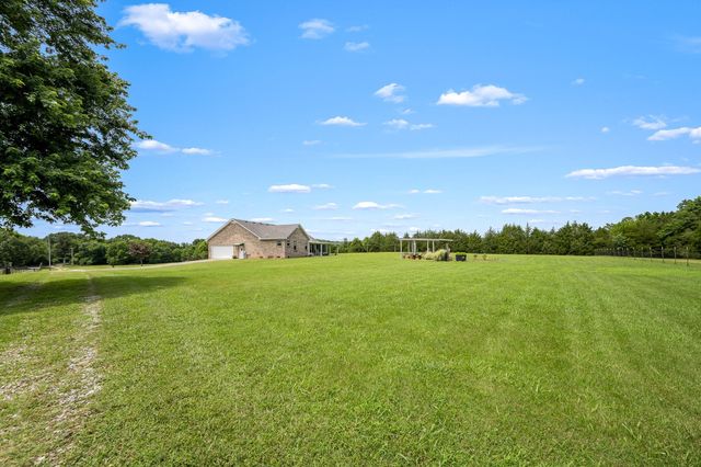 4330 River Ln, Milton, TN 37118