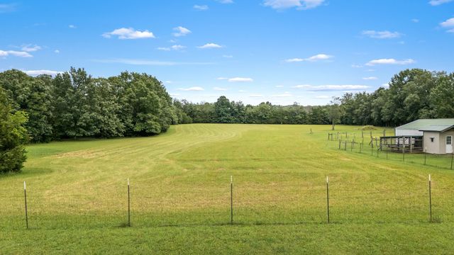 4330 River Ln, Milton, TN 37118