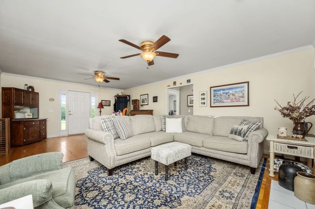 4330 River Ln, Milton, TN 37118