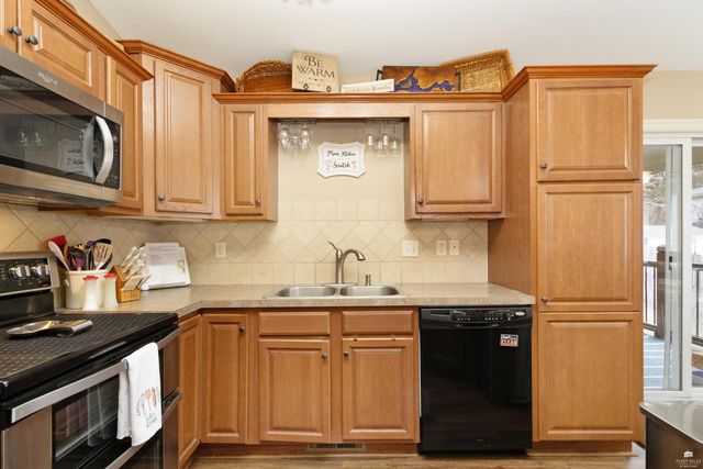 5112 Shadowridge Drive, Manhattan, KS 66503