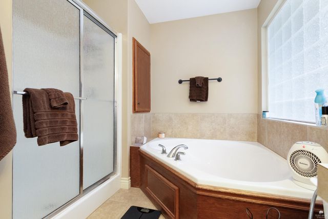 5112 Shadowridge Drive, Manhattan, KS 66503