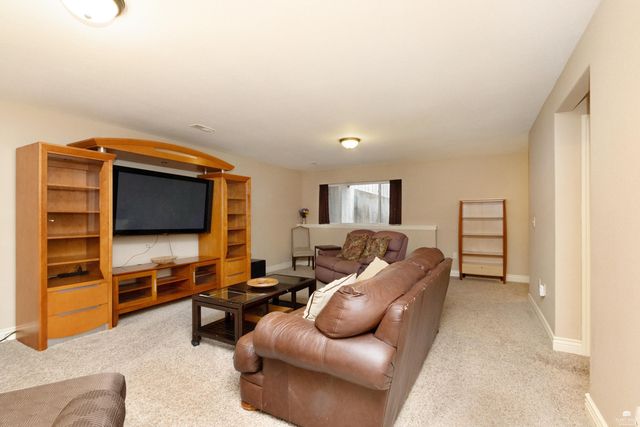 5112 Shadowridge Drive, Manhattan, KS 66503