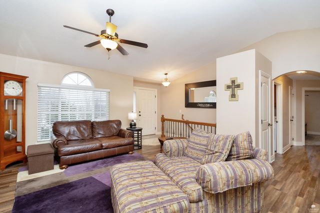 5112 Shadowridge Drive, Manhattan, KS 66503