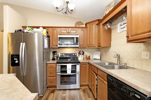 5112 Shadowridge Drive, Manhattan, KS 66503