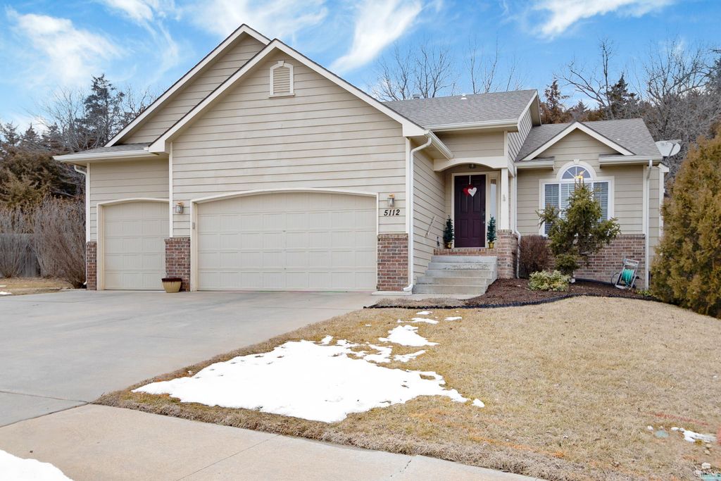 5112 Shadowridge Drive, Manhattan, KS 66503