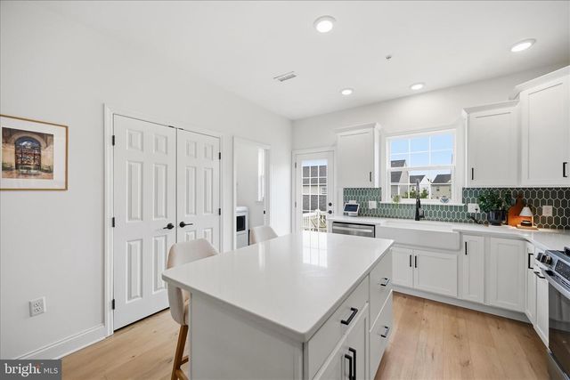 2481 ARTESIAN WAY, Lancaster, PA 17601