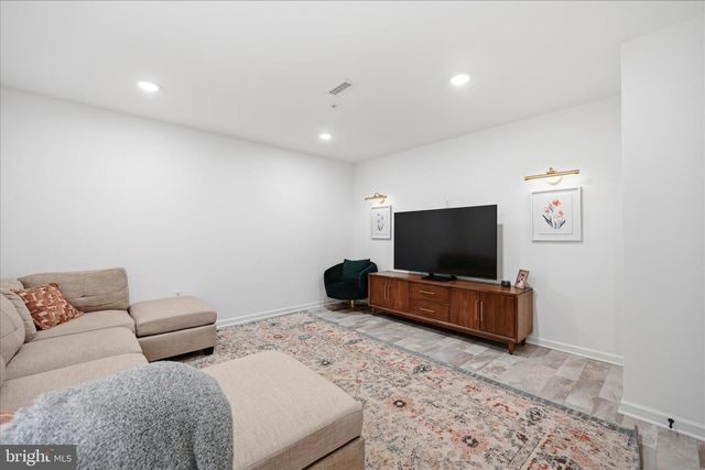 2481 ARTESIAN WAY, Lancaster, PA 17601