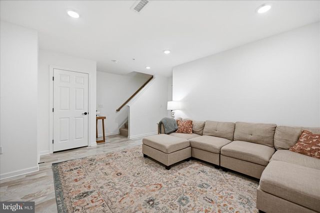 2481 ARTESIAN WAY, Lancaster, PA 17601