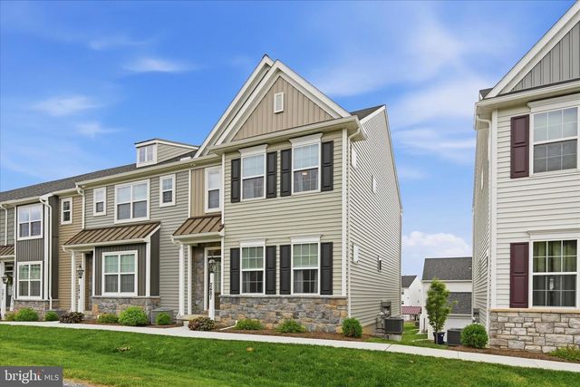 2481 ARTESIAN WAY, Lancaster, PA 17601
