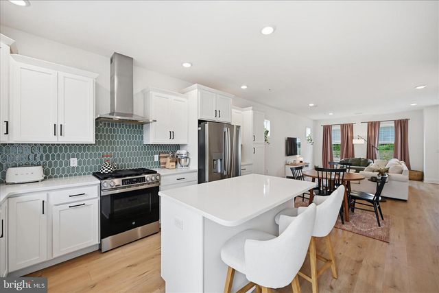 2481 ARTESIAN WAY, Lancaster, PA 17601
