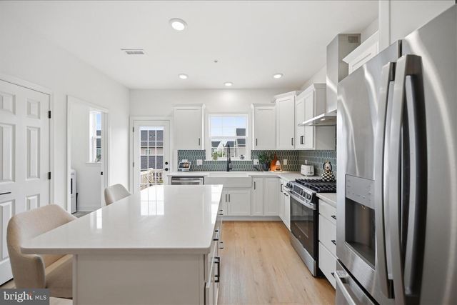 2481 ARTESIAN WAY, Lancaster, PA 17601