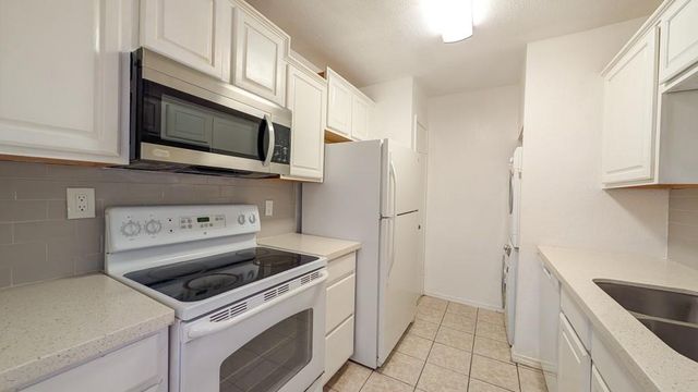 9707 Richmond Avenue 14, Houston, TX 77042