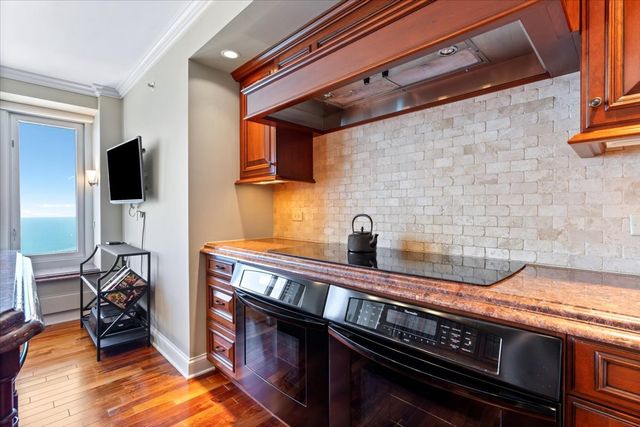 132 E Delaware Place 5906, Chicago, IL 60611