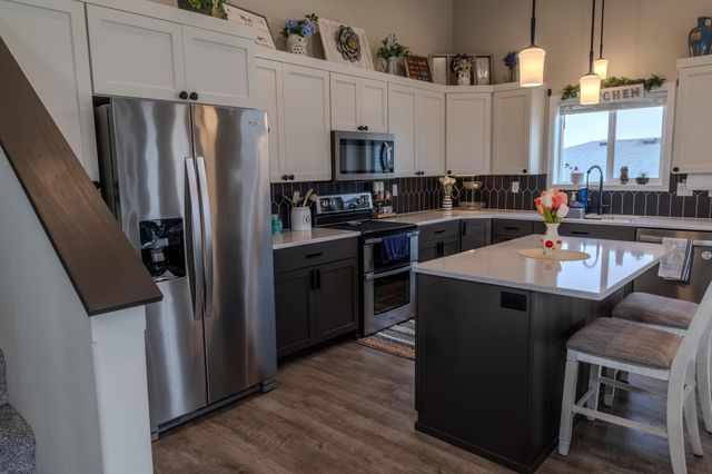 1045 46th Avenue S, Moorhead, MN 56560
