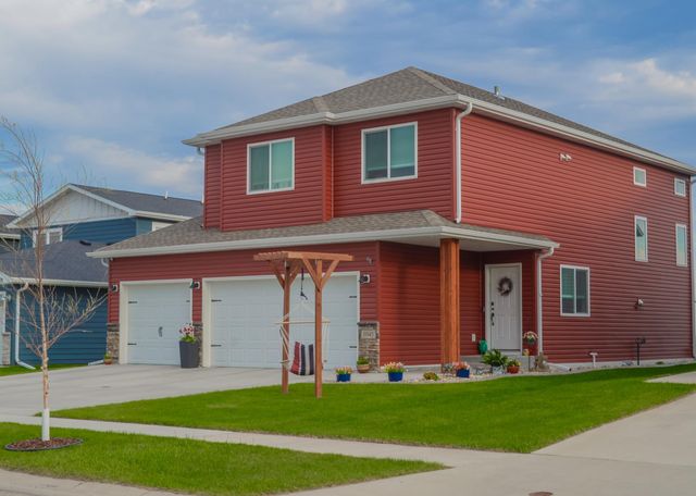 1045 46th Avenue S, Moorhead, MN 56560