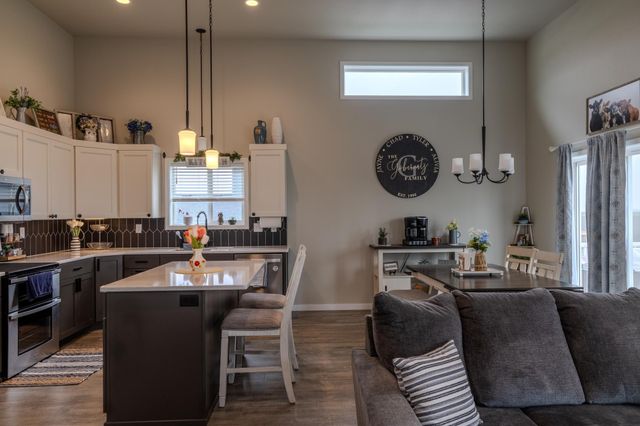 1045 46th Avenue S, Moorhead, MN 56560