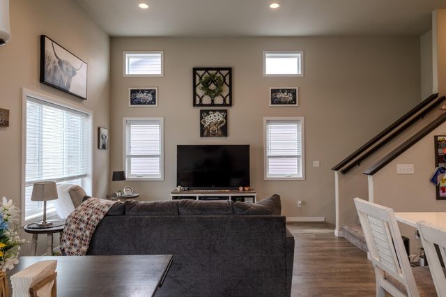 1045 46th Avenue S, Moorhead, MN 56560