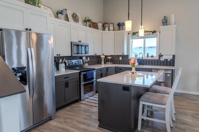 1045 46th Avenue S, Moorhead, MN 56560