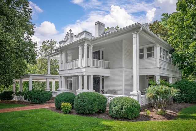 105 N Church St, Sparta, TN 38583