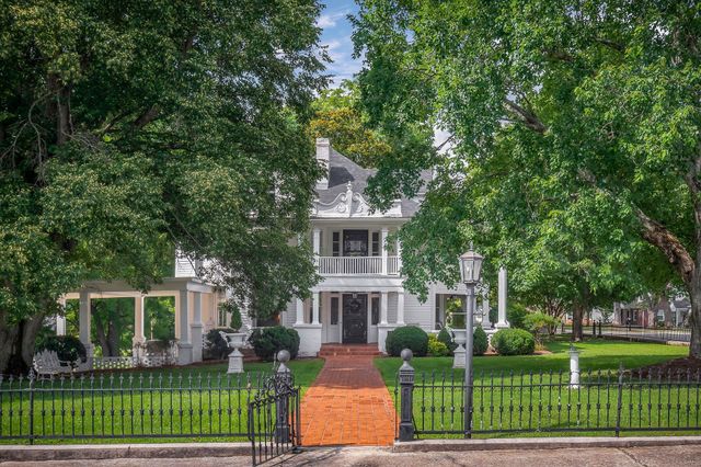 105 N Church St, Sparta, TN 38583