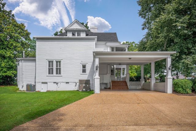 105 N Church St, Sparta, TN 38583