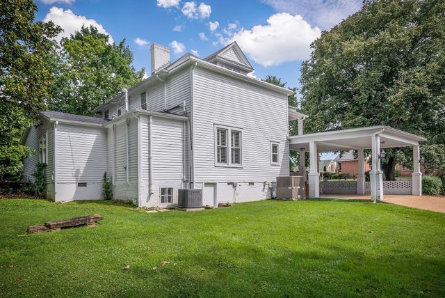 105 N Church St, Sparta, TN 38583