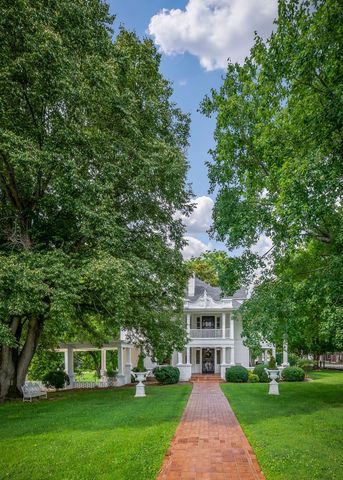 105 N Church St, Sparta, TN 38583