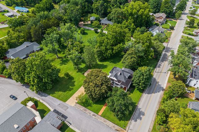 105 N Church St, Sparta, TN 38583