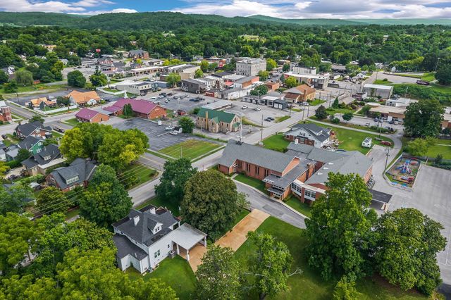 105 N Church St, Sparta, TN 38583