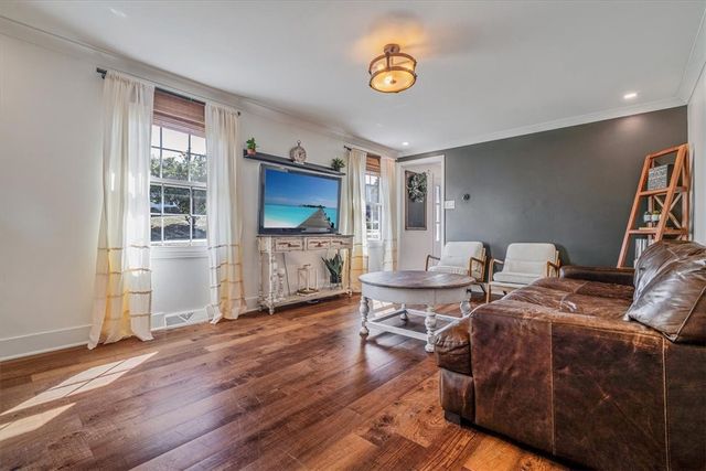 362 Toura Dr, Pleasant Hills, PA 15236