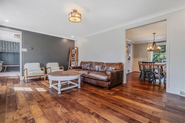 362 Toura Dr, Pleasant Hills, PA 15236