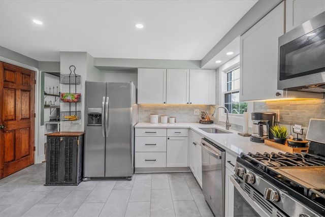 362 Toura Dr, Pleasant Hills, PA 15236