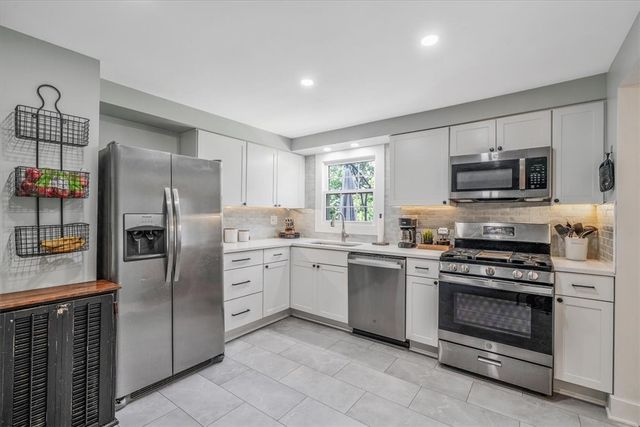 362 Toura Dr, Pleasant Hills, PA 15236