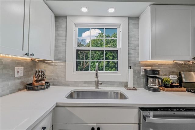 362 Toura Dr, Pleasant Hills, PA 15236