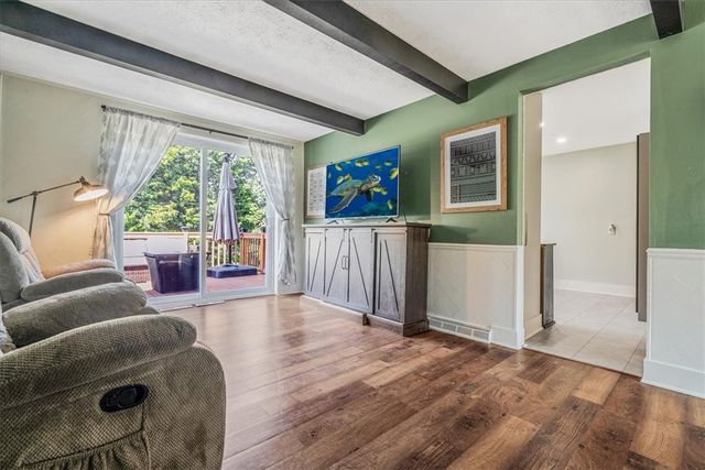 362 Toura Dr, Pleasant Hills, PA 15236