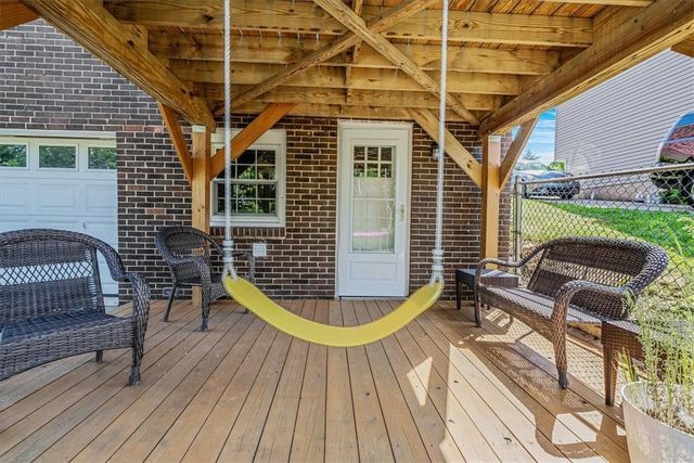 362 Toura Dr, Pleasant Hills, PA 15236