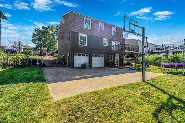 362 Toura Dr, Pleasant Hills, PA 15236