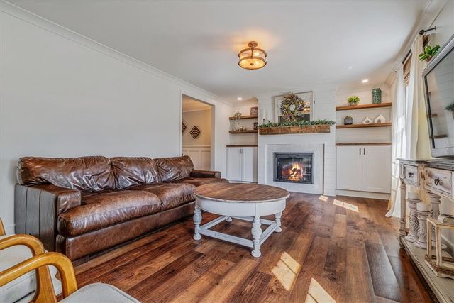 362 Toura Dr, Pleasant Hills, PA 15236