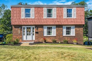 362 Toura Dr, Pleasant Hills, PA 15236