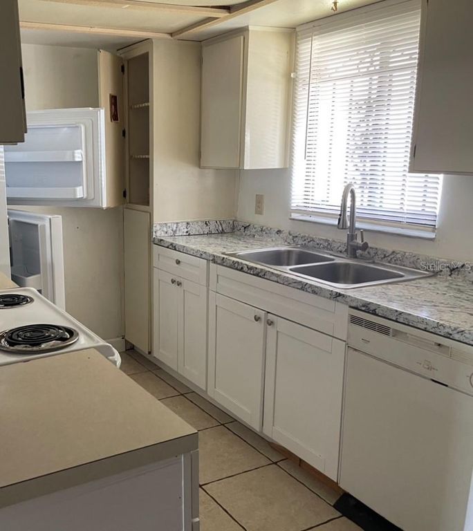 Image 2 of property listing at 4013 CEDARLIMB COURT, Tampa, FL 33614