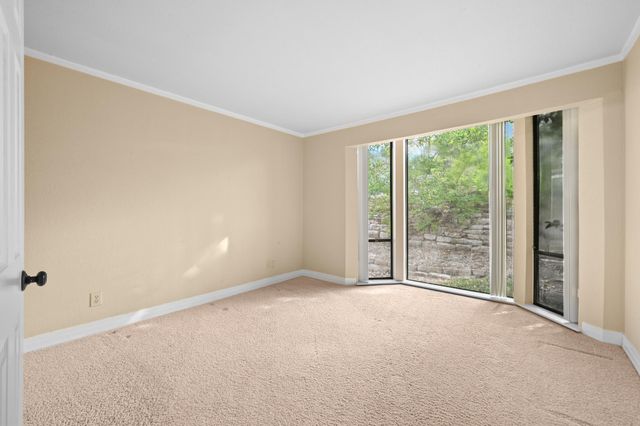 176 World Of Tennis SQ, Lakeway, TX 78734