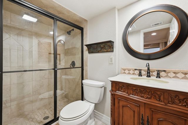 176 World Of Tennis SQ, Lakeway, TX 78734