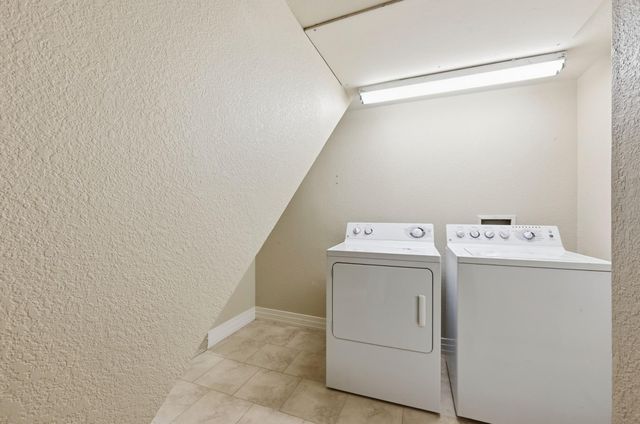176 World Of Tennis SQ, Lakeway, TX 78734
