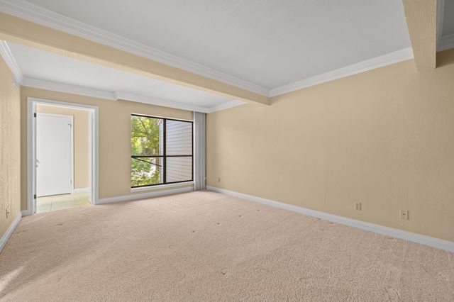 176 World Of Tennis SQ, Lakeway, TX 78734