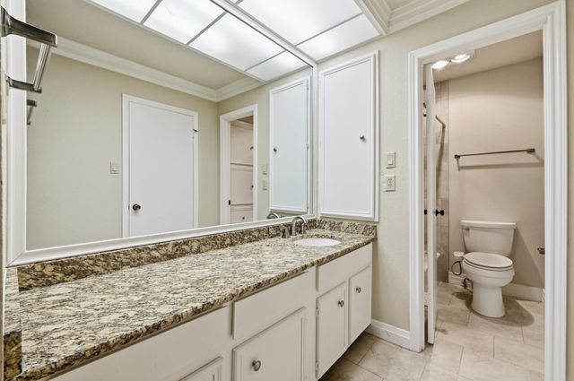 176 World Of Tennis SQ, Lakeway, TX 78734