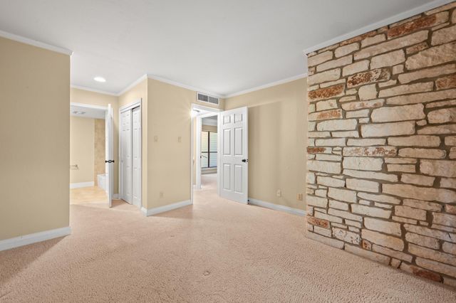 176 World Of Tennis SQ, Lakeway, TX 78734