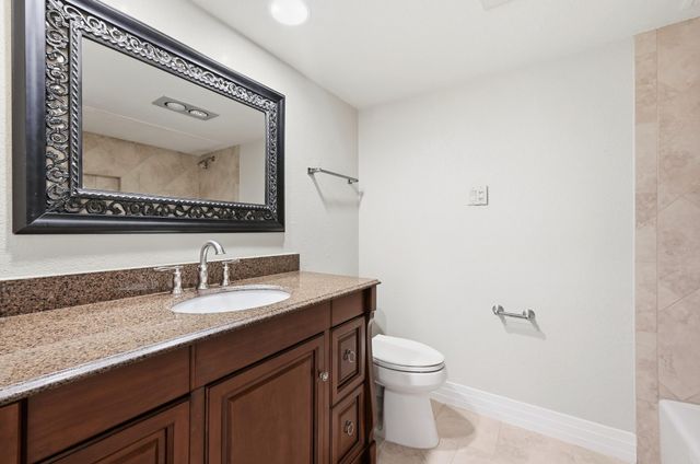 176 World Of Tennis SQ, Lakeway, TX 78734